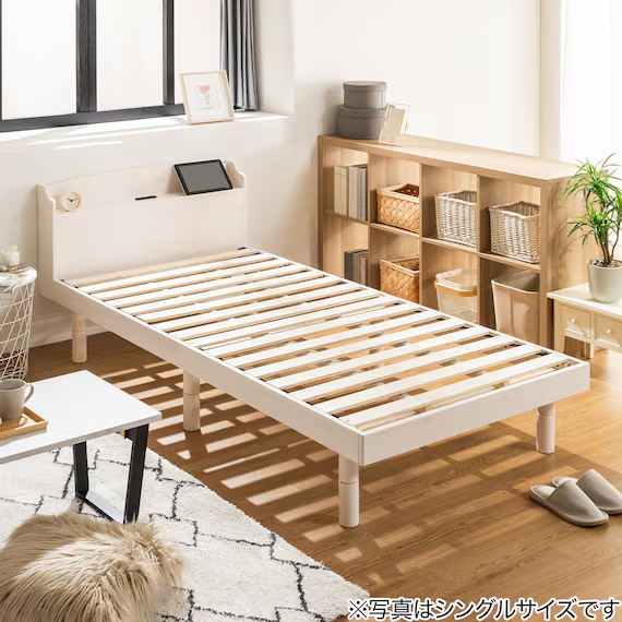 ニトリの天然木棚付きすのこベッドZUTHをシングルサイズで設置した部屋の様子